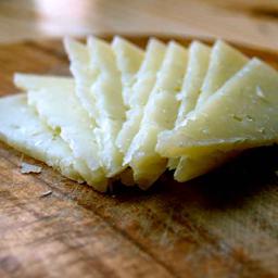 Trío de quesos manchegos con carne de membrillo