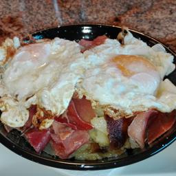 Huevos rotos con jamón