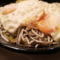 Huevos rotos con gulas