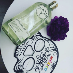 Mezcal blanco Alacrán zacate limón