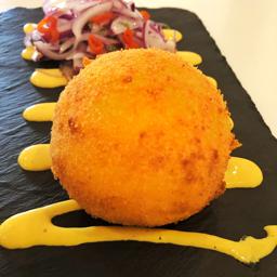Croquetón de Causa Limeña