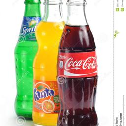 ■•Coca-Cola •Fanta naranja y limón •Sprite • ginger ale •etc.