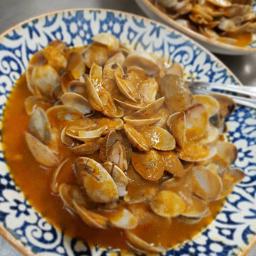 Almejas a la marinera (rubia) 