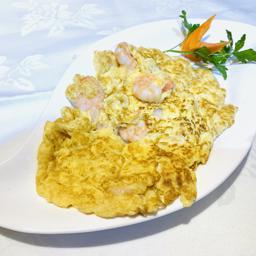 31. Huevos con gambas
