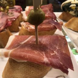40. Jamón serrano