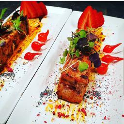 LOMO DE ATÚN AL PESTO ROJO