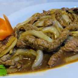 54. Ternera con cebolla