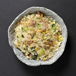 ARROZ FRITO CON POLLO Y VERDURA.