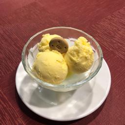 Bola de helado ( Fresa, chocolate, vainilla o turrón)