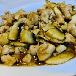 70. Pollo con champiñón 