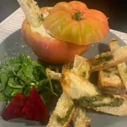 El tomate "Cor de Bou" del Bistro con mozzarella de Buffala