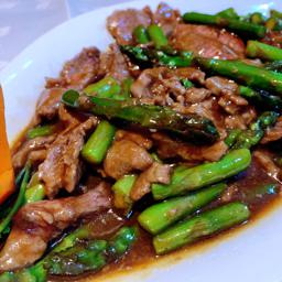 58. Ternera con espárragos 