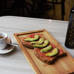 Café + Tostada con aguacate