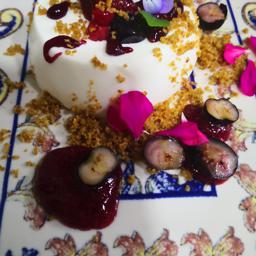 PANACOTA CON FRUTOS ROJOS DE CABRALES