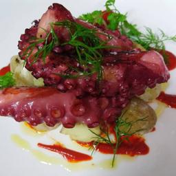 Pulpo, papas y mojo picón