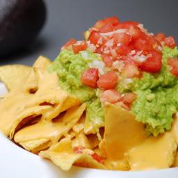 Nachos con Queso y Guacamoles