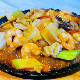 89. Mariscos variados salteados