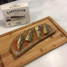 Tostada con Sardinillas Xeito