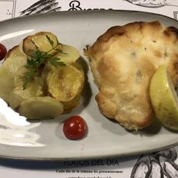 Bacalao gratinado con aioli y patatas panaderas