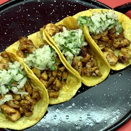 Tacos de pollo enchilado