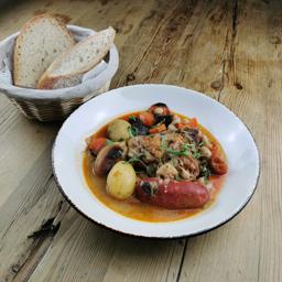 Cassoulet de pollo de corral