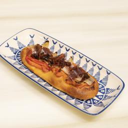 Pimientos rojos asados, sardina, mojama, cebolla y pericana de Bocairent 