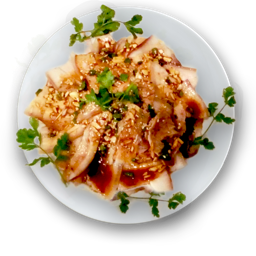 42. Láminas de cerdo hervido con salsa de ajo