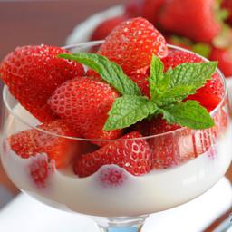 Copa con Fresas, nata y chocolate 