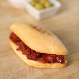 Montadito de chorizo rojo