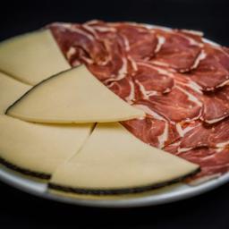 Racion de chorizo y queso