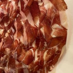 Jamón ibérico de bellota (50% ibérico bellota) pan tostado y tomate al gusto