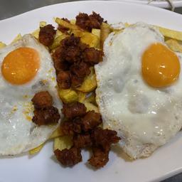 Huevos Rotos con Chistorra 