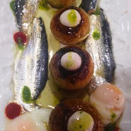 Lomos de sardina con cebollitas francesas glaseadas a baja temperatura