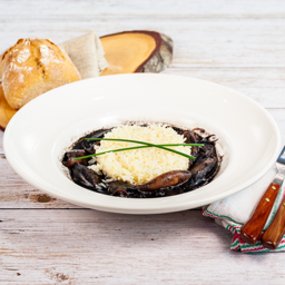 Arroz con chipirones en su tinta