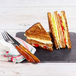 Sándwich de salmón y queso