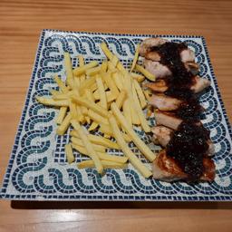 Medallones de Solomillo con cebolla caramelizada al Oporto.