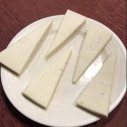Queso semi-curado de "Medianias"