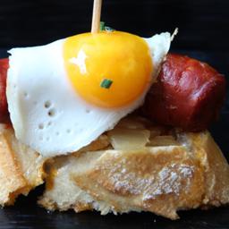 Chistorra con huevo de codorniz