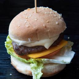 Hamburguesita de ternera con queso, tomate y lechuga