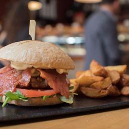 Hamburguesa "La Esquinita"