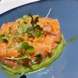 Tartar de salmón 