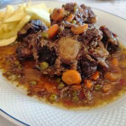 Cola de Toro con patatas