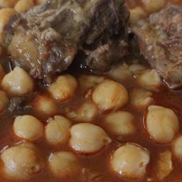 Garbanzos con Cola de Toro