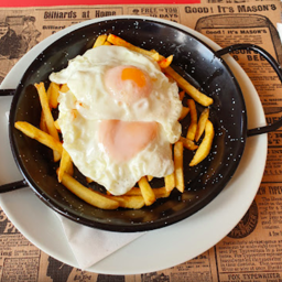 Huevos estrellados (patatas fritas y huevos)