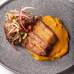 Castacan de cerdo y puré de boniato 