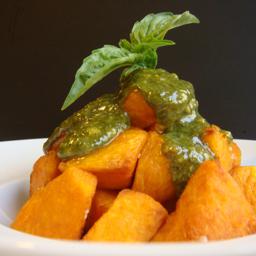 Batatas bravas al pesto