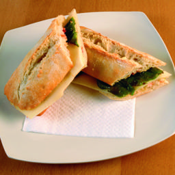 Queso semi con pimientos verdes fritos