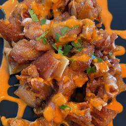 Oreja de cerdo a la plancha con salsa al gusto