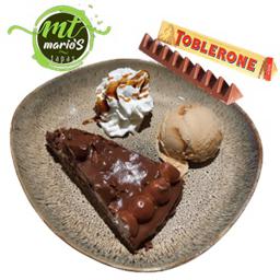 Tarta de chocolate Toblerone con helado de dulce de leche