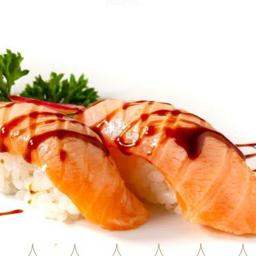 55-NIGIRI SALMON FLAMEADO  